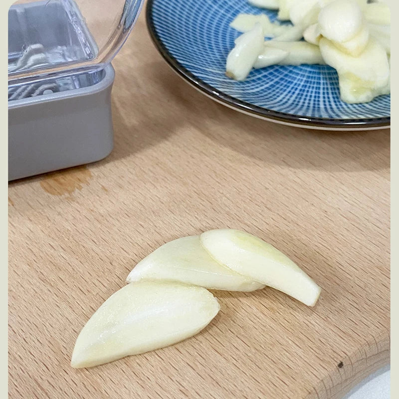 Garlic Press - Heavy Duty Manual Garlic Crusher